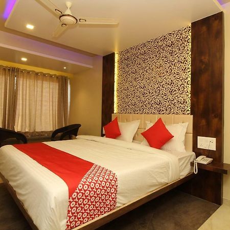 Oyo 37468 Nisha Lodging Hotel Solapur Exterior foto