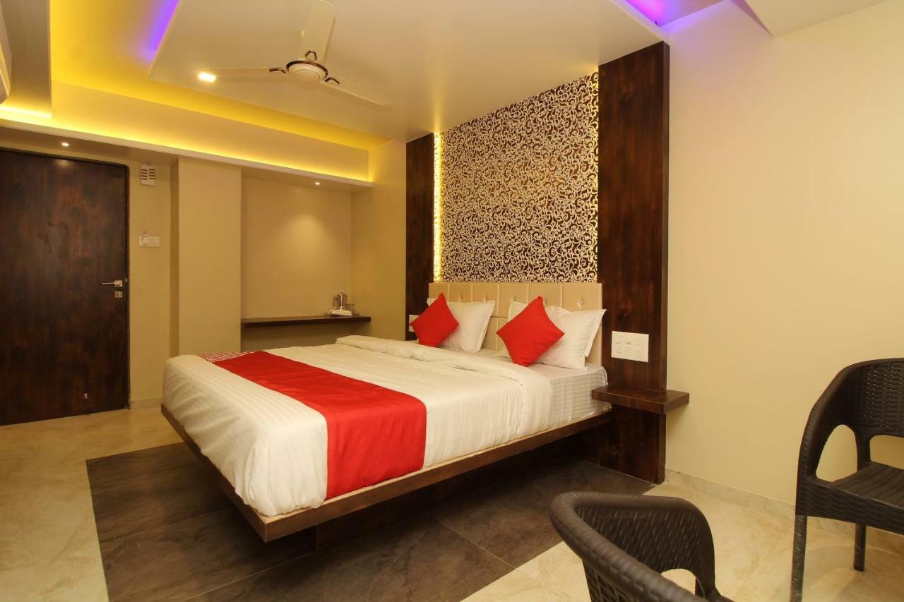 Oyo 37468 Nisha Lodging Hotel Solapur Exterior foto