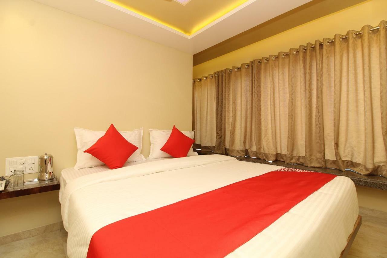 Oyo 37468 Nisha Lodging Hotel Solapur Exterior foto