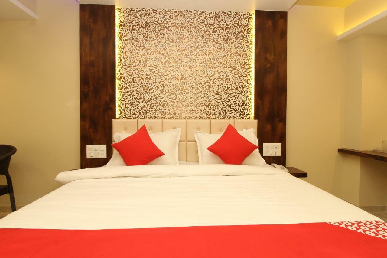 Oyo 37468 Nisha Lodging Hotel Solapur Exterior foto