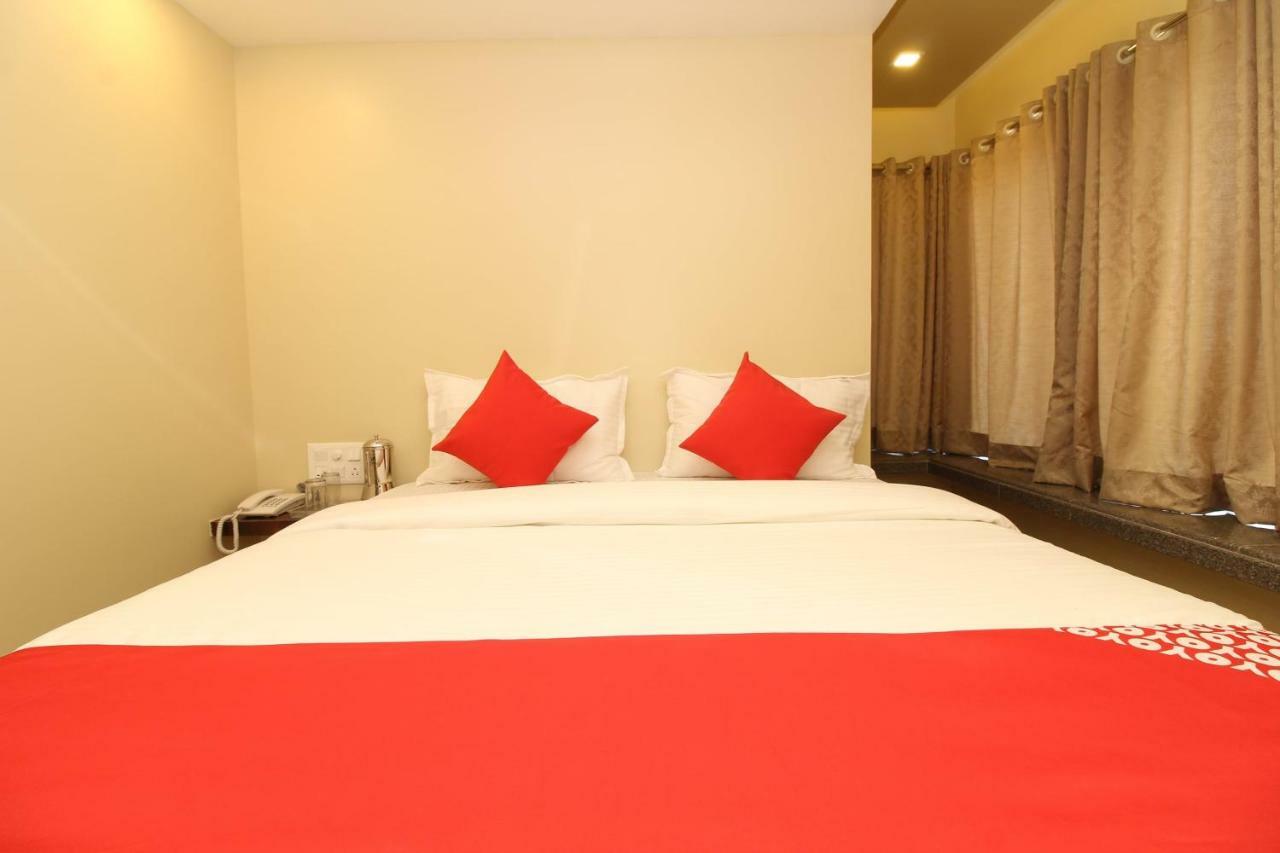 Oyo 37468 Nisha Lodging Hotel Solapur Exterior foto