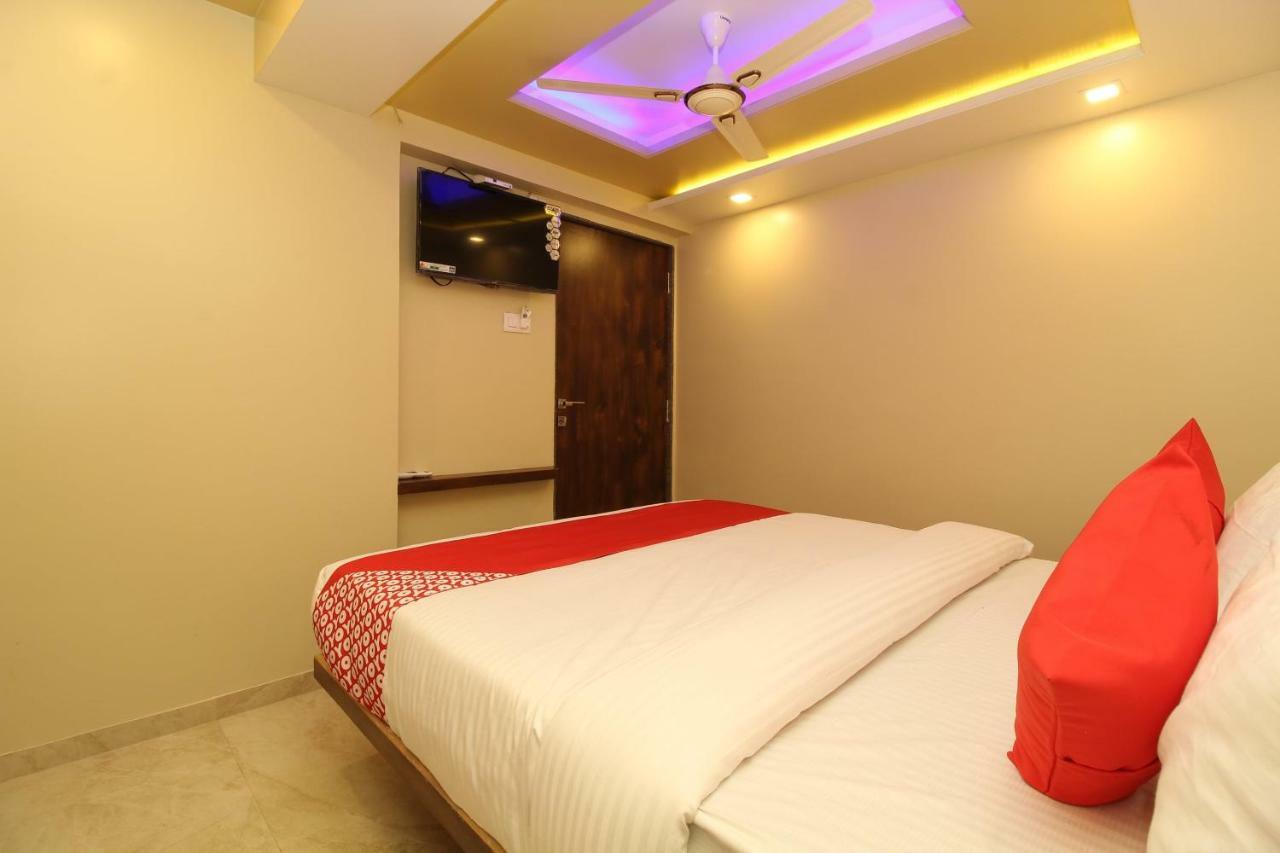 Oyo 37468 Nisha Lodging Hotel Solapur Exterior foto