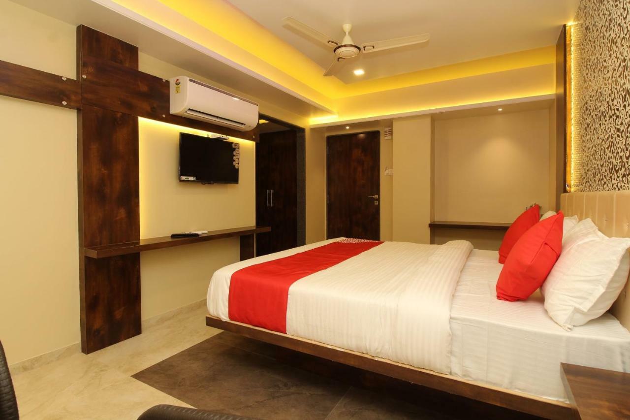 Oyo 37468 Nisha Lodging Hotel Solapur Exterior foto
