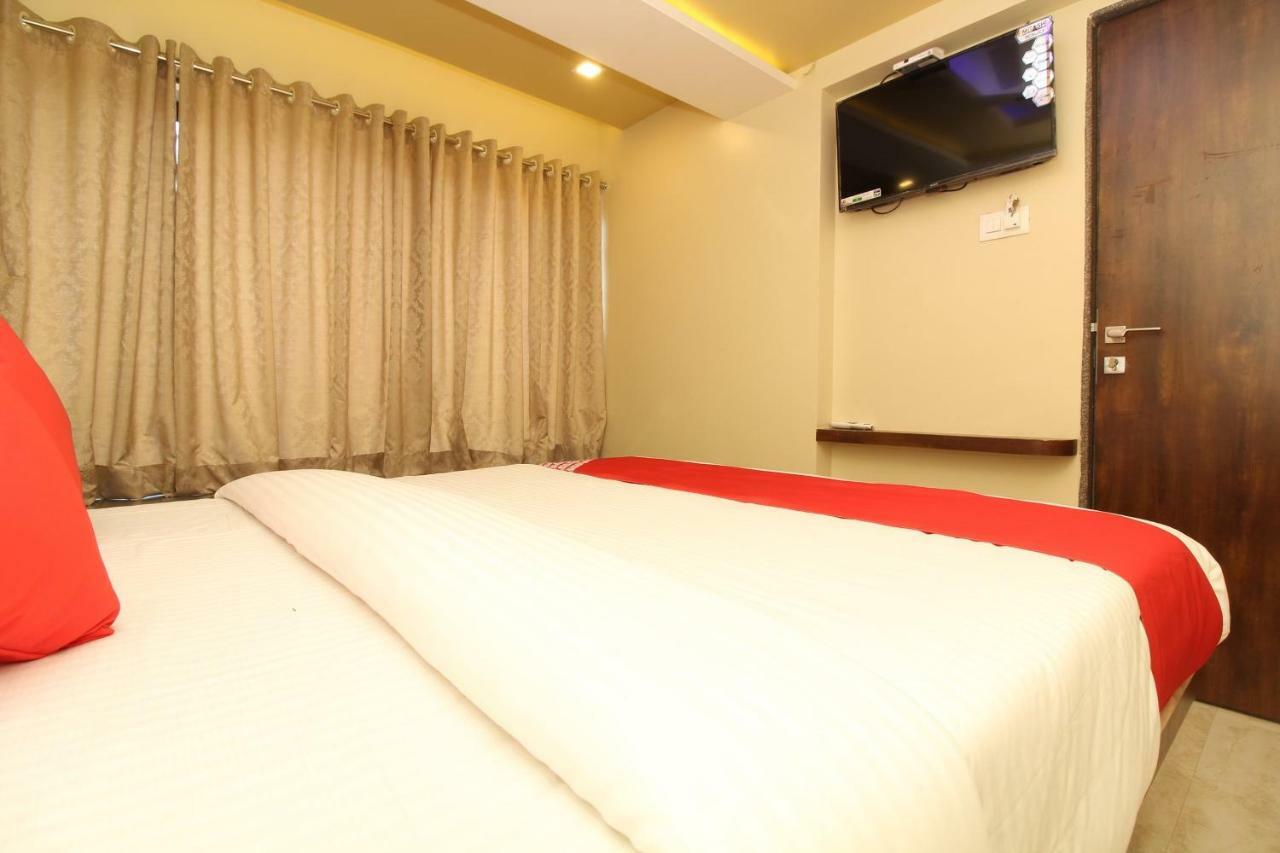 Oyo 37468 Nisha Lodging Hotel Solapur Exterior foto