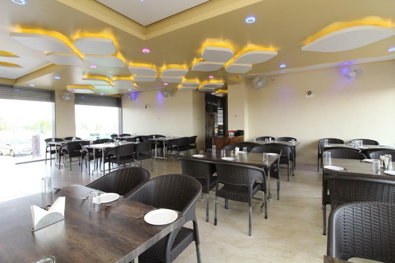 Oyo 37468 Nisha Lodging Hotel Solapur Exterior foto