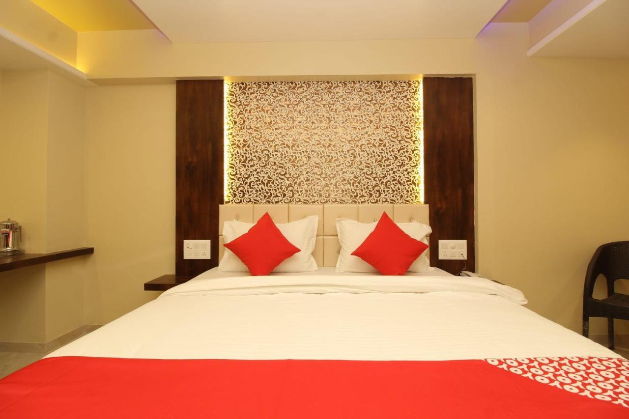 Oyo 37468 Nisha Lodging Hotel Solapur Exterior foto